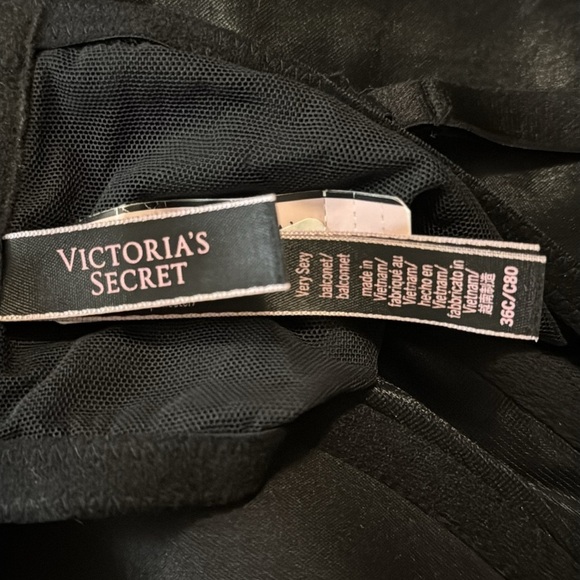 Victoria’s Secret Very Sexy Black Velvet‎ Balconette Bra 36C NWT - Picture 4 of 8